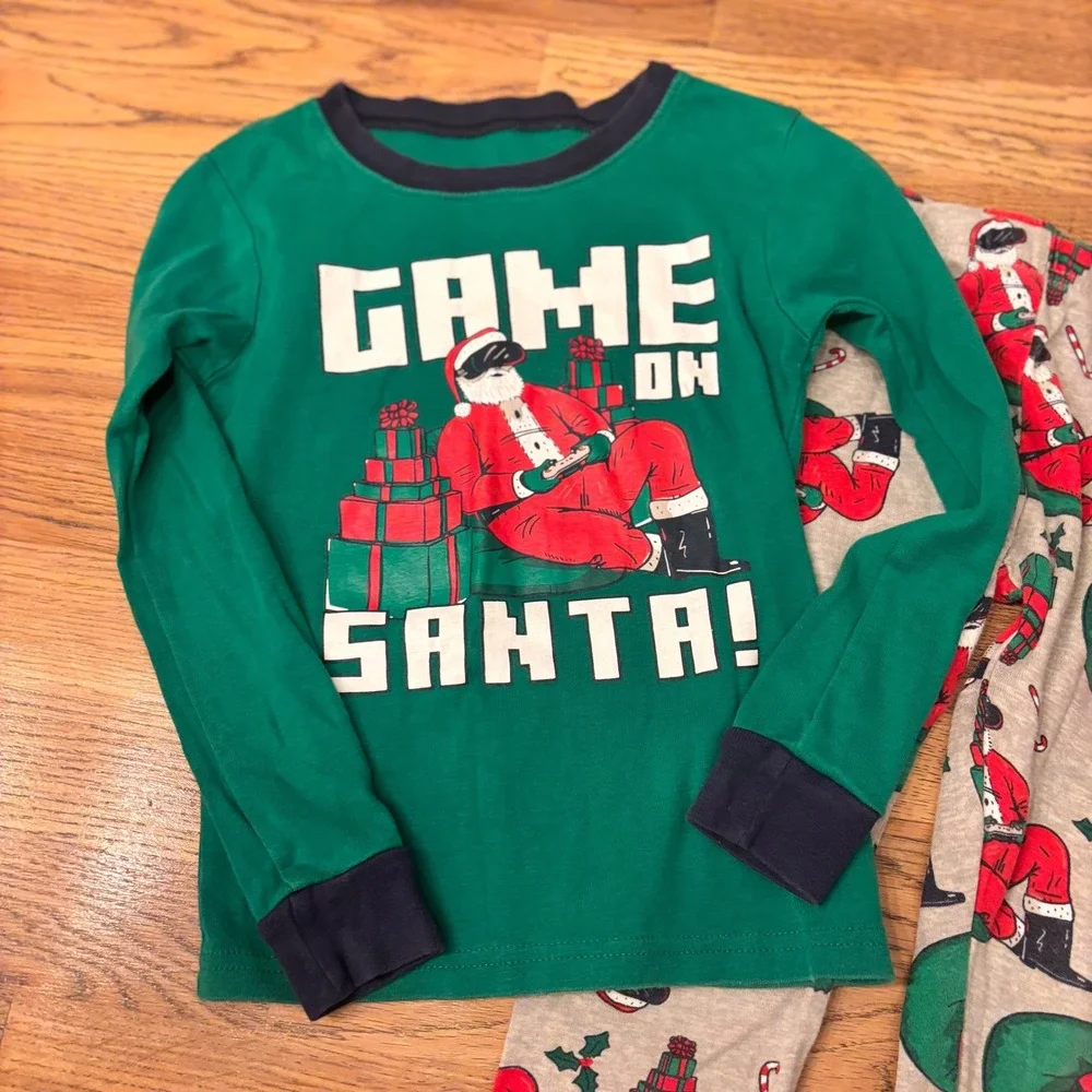 Carter's Kids Pajamas Set Long Sleeve Pants Santa‎ Graphic Print Green Gray 6